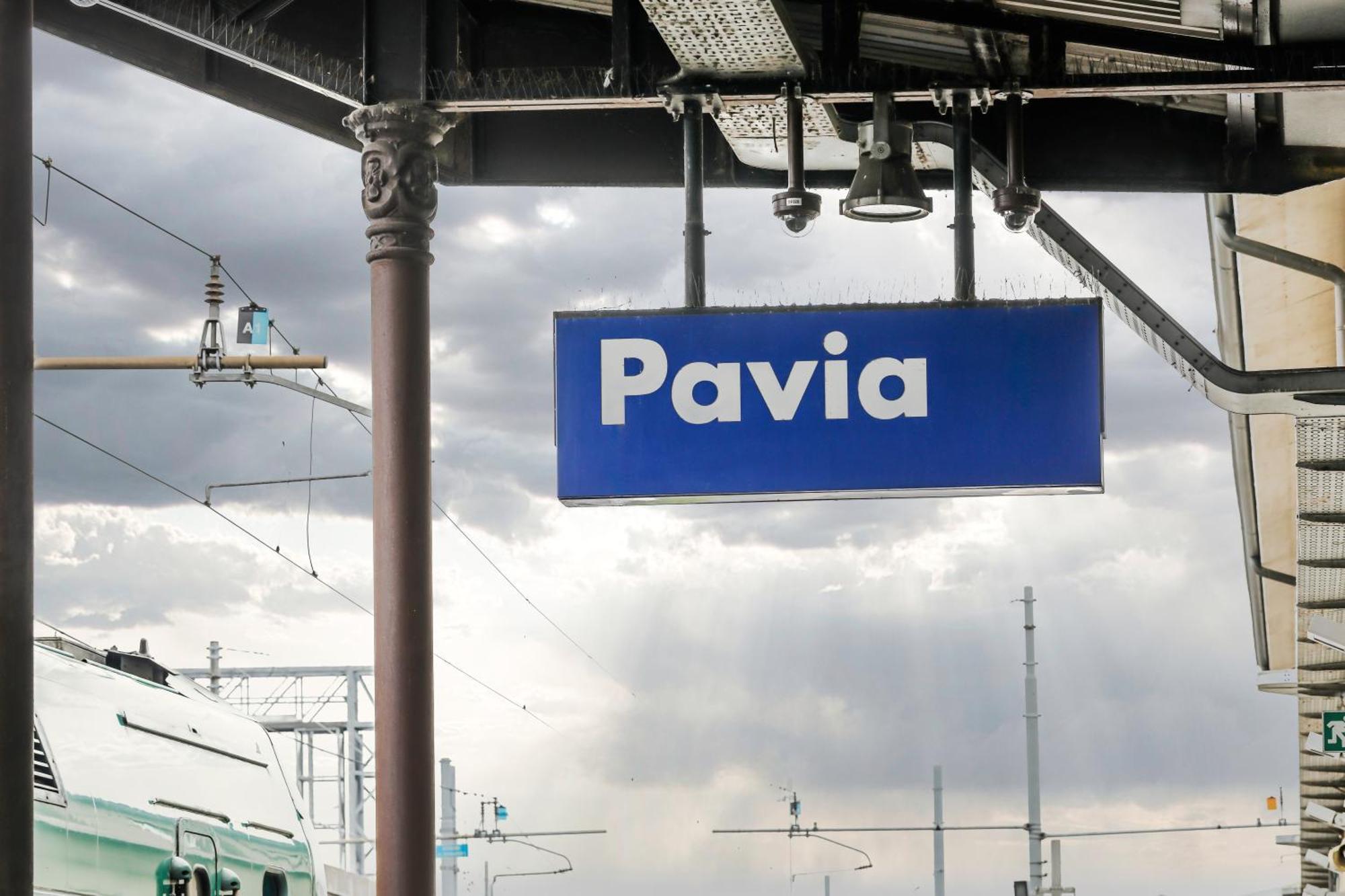 Suite Angolo Alla Stazione - Appartamento Con Terrazzo Panoramico Pavia Exterior foto